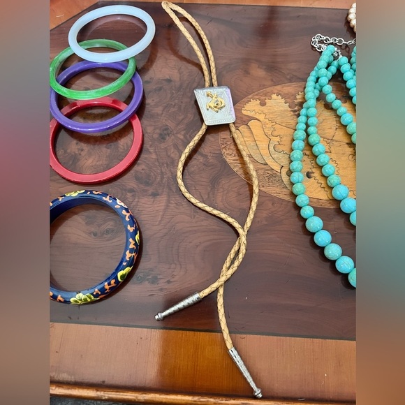 Jewelry Lot for a Fashionista. Necklaces, Bangles, and bracelets. - Picture 11 of 11